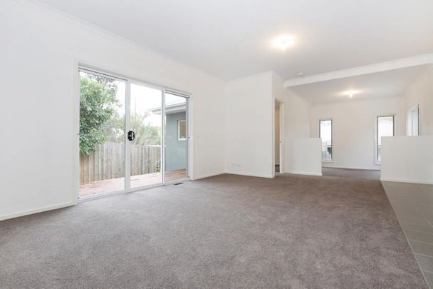 Style and Sophistication - Photo 1