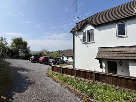 2 bedroom end of terrace house to rent - Photo 2