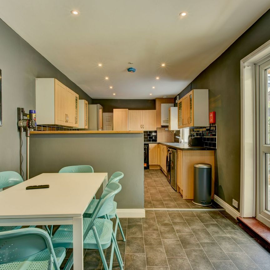 1 bed flat to rent in Albemarle Road, Taunton, TA1 - Photo 1