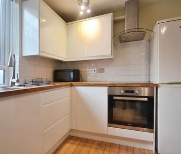 1 bedroom Flat To Let - Photo 5