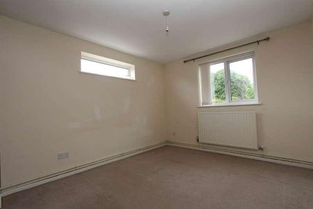 High Road, Benfleet, SS7 - Photo 5