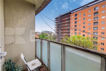 Zone 1 located 2 bedroom perfect for Students and young professionals - Photo 3