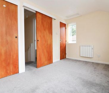 1 bedroom mews to rent - Photo 3