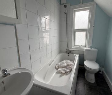 2 bedroom end of terrace house to rent - Photo 4