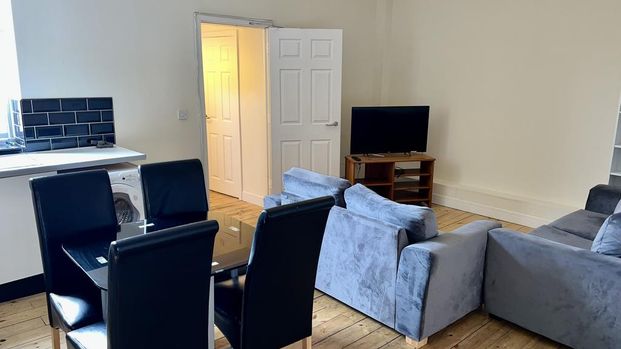 3 bedroom flat to rent - Photo 1