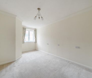 1 bedroom retirement property to rent - Photo 6