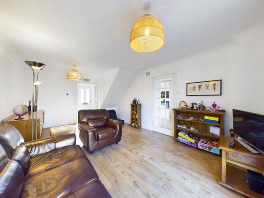 Van Dyck Close, Basingstoke, Hampshire, RG21 - Photo 1