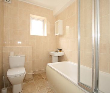 Woodlands Court, Woking - Photo 3