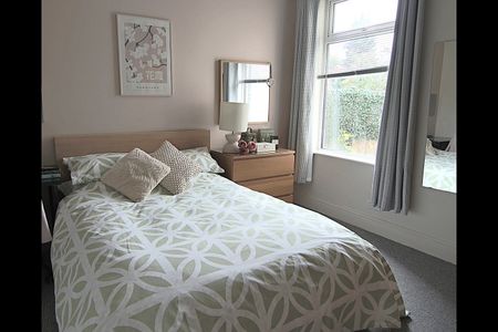 5 Bed Semi-Detached House, Teversal Avenue, NG7 - Photo 3