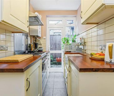 2 bedroom flat to rent - Photo 6