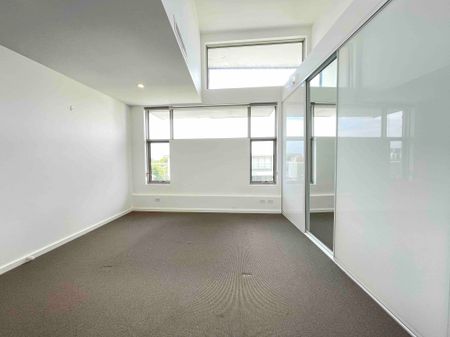 Morden 3 Bedroom Penthouse With Fantastic City View - Photo 3