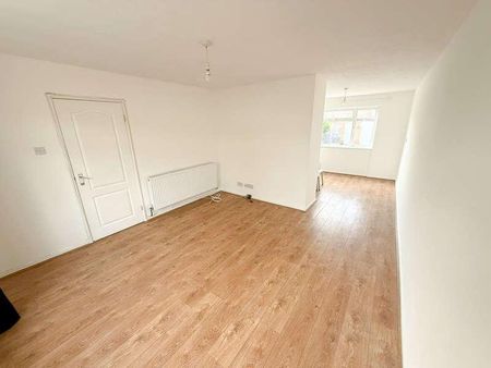 Neville Shaw, Basildon, SS14 - Photo 2