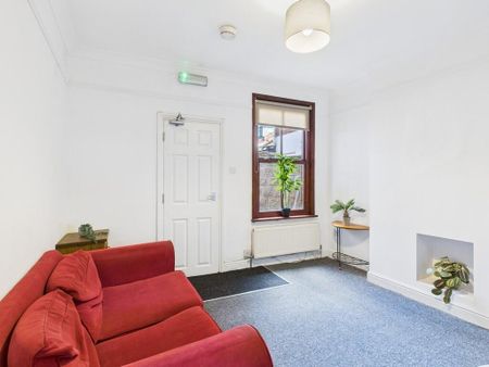 4 bedroom terraced house to rent - Photo 2