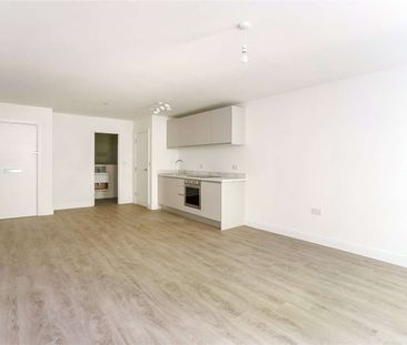 A modern studio apartment close to Cabot Circus - Photo 4