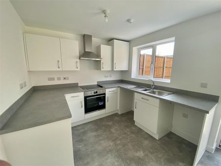 3 bedroom semi-detached house to rent - Photo 5