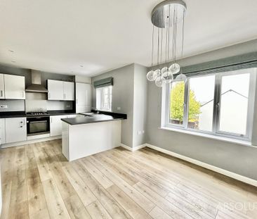 4 bedroom semi-detached house to rent - Photo 5