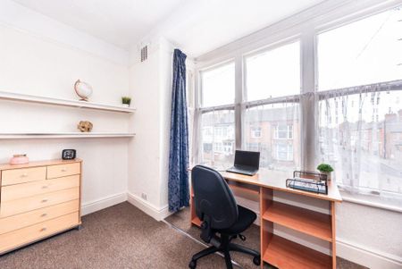 5 bedroom terraced house to rent - Photo 3