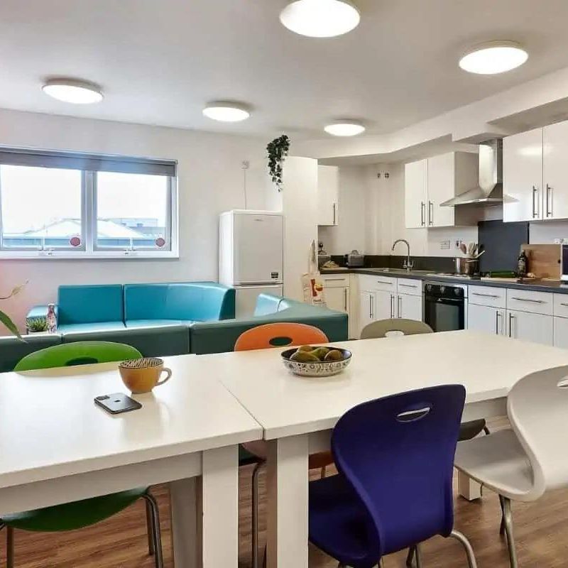 1 bedroom in a flat share to rent - Photo 1