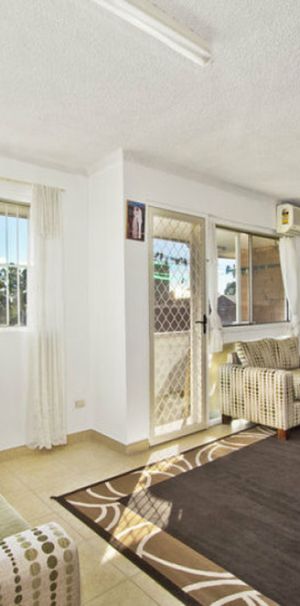 Quality 2 Bedroom Unit With Lockup Garage - Photo 1