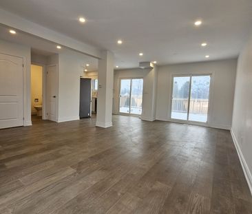 For Lease - 2084 Hunt Crescent, Burlington, Ontario - Photo 2