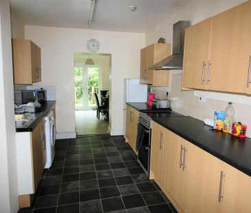 6 bedroom private hall to rent - Photo 3