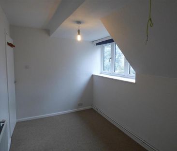 4 bedroom semi-detached house to rent - Photo 4