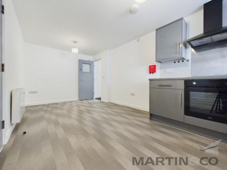 2 bedroom ground floor flat to rent - Photo 5