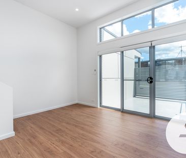 14/10 Ellison Harvie Cl, Greenway ACT 2900 - Townhouse For Rent | D... - Photo 2