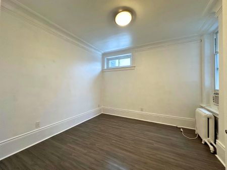 1251 Rue St Marc, Montréal (Ville-Marie), QC H3H - Photo 2