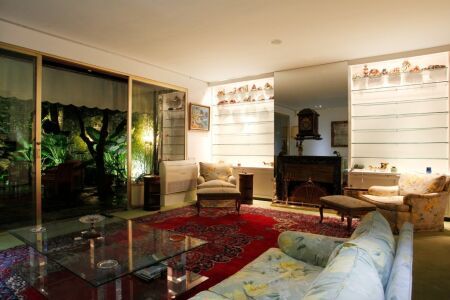 Exclusive Property of 200 m2 in an ideal location! In a private passage! - Photo 2