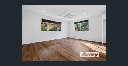 SPACIOUS MODERN RESIDENCE WITH DUAL DECKS & BUSH OUTLOOK - Photo 4