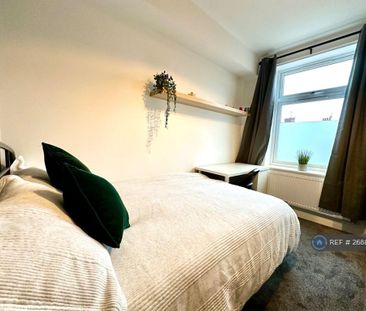 4 bedroom terraced house to rent - Photo 5