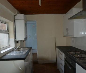 2 bedroom ground floor flat to rent - Photo 4