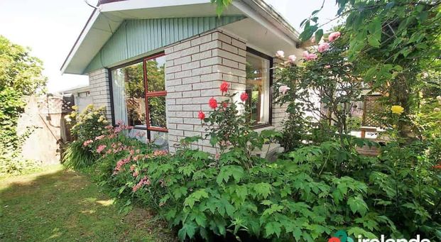 Wonderful Private Peaceful 3 Bedroom Home with Delightful Garden - Photo 1