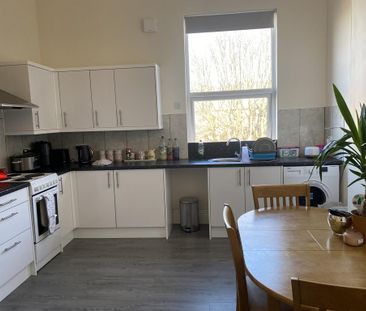 3 bedroom flat to rent - Photo 6