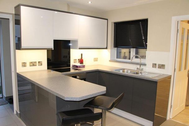 2 bedroom semi-detached bungalow to rent - Photo 1