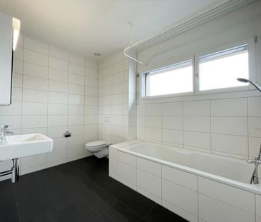 Attikawohnung mit Terrasse und Weitblick - Photo 3