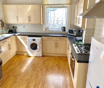 6 bedroom semi-detached house to rent - Photo 4