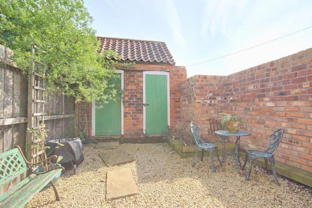 2 bedroom house to rent - Photo 1