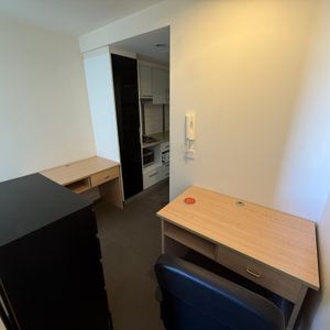 Fully Furnished Student Apartment Near Melbourne Uni – 1 Bedroom, 1 Bathroom - Photo 2