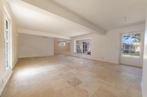 Location Maison 5 pièces 198m² MACHECOUL ST MEME 44270 - Photo 1