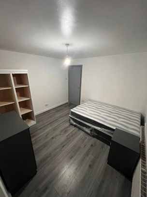 Room in a Shared House, Melrose Road, B20 - Photo 1