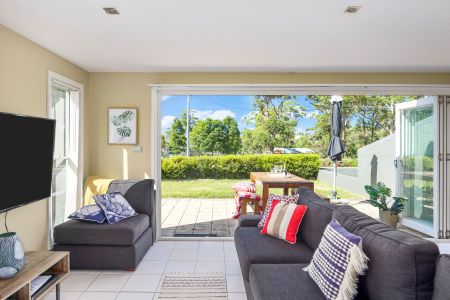 Harbour Views & Coastal Comfort – Fully Furnished 6–9 Month Lease - Photo 2