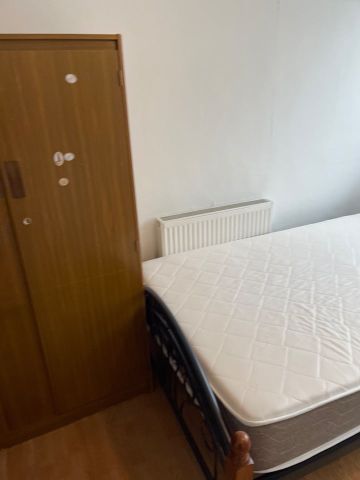 Studio Flat, Coburg Crescent, SW2 - Photo 4