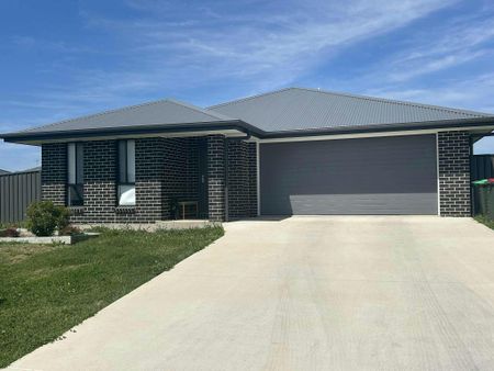 FAMILY HOME IN POPULAR MOORE CREEK - Photo 2
