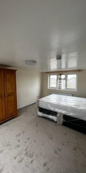 1 bedroom in a house share to rent - Photo 2