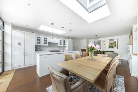 4 bedroom semi-detached house to rent - Photo 4