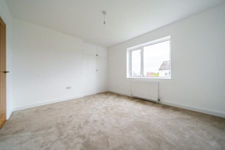 2 bedroom end of terrace house to rent - Photo 4