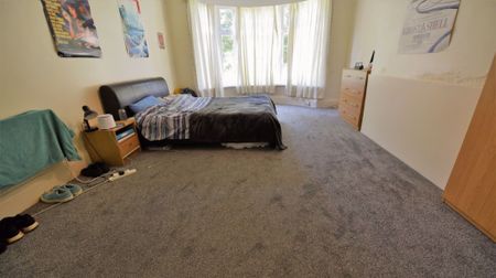 2 bedroom Flat in Otley Road, Leeds - Photo 5