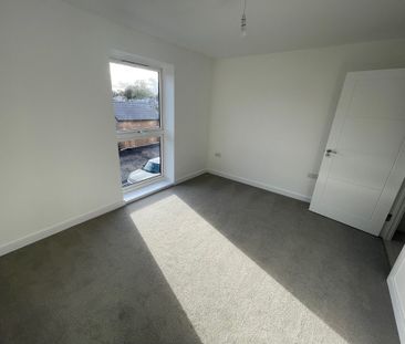 Flatts Close, Bristol, Stoke Gifford - Photo 3